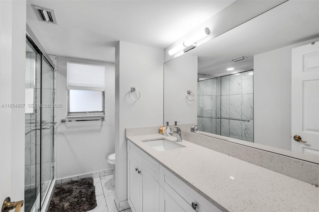 3524 Via Poinciana, Unit 302, Lake Worth, FL 33467 Photo