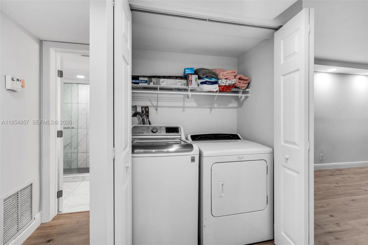 3524 Via Poinciana, Unit 302, Lake Worth, FL 33467 Photo
