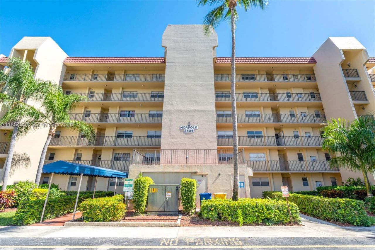 3524 Via Poinciana, Unit 302, Lake Worth, FL 33467 Photo