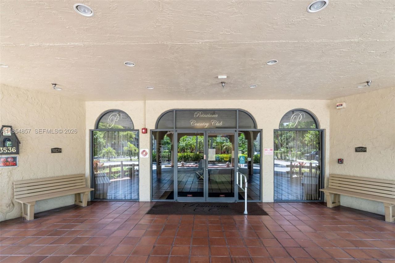 3524 Via Poinciana, Unit 302, Lake Worth, FL 33467 Photo