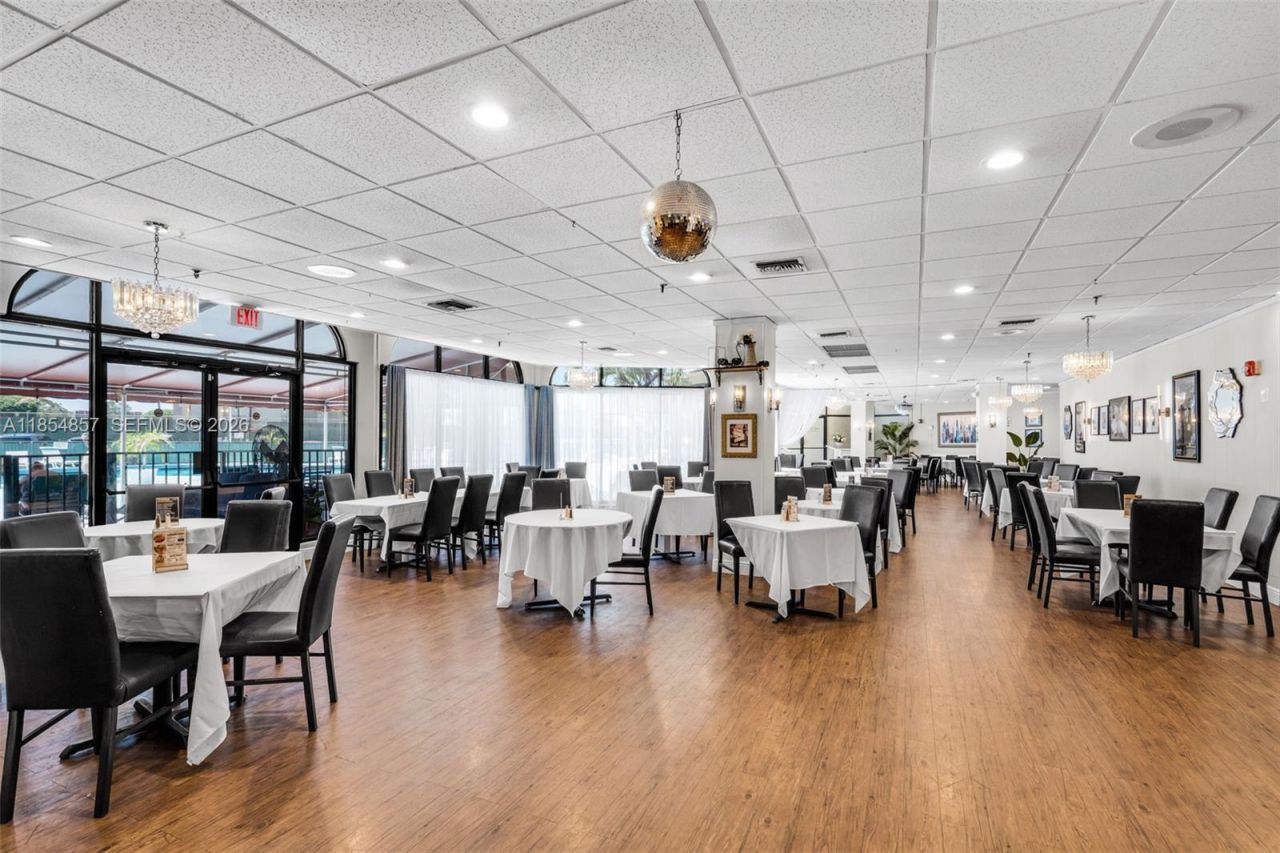 3524 Via Poinciana, Unit 302, Lake Worth, FL 33467 Photo