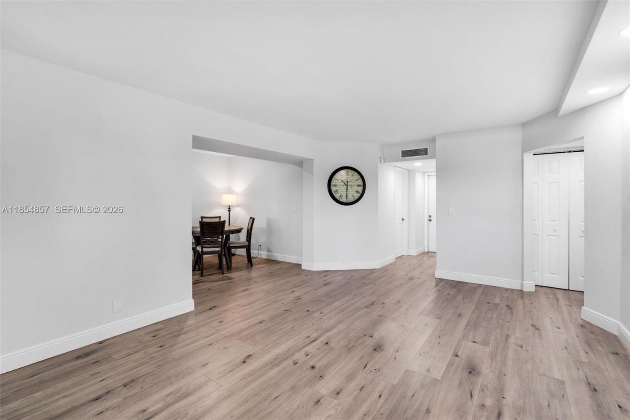 3524 Via Poinciana, Unit 302, Lake Worth, FL 33467 Photo