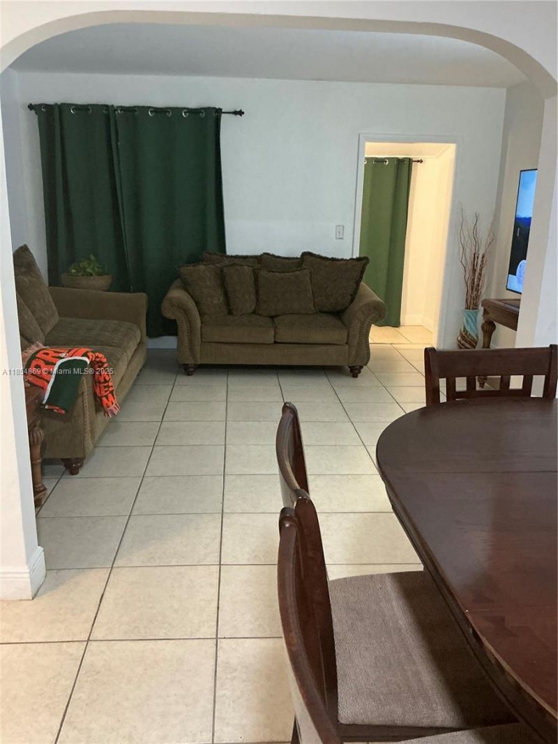 1855 NW 32nd St, Miami, FL 33142 Photo