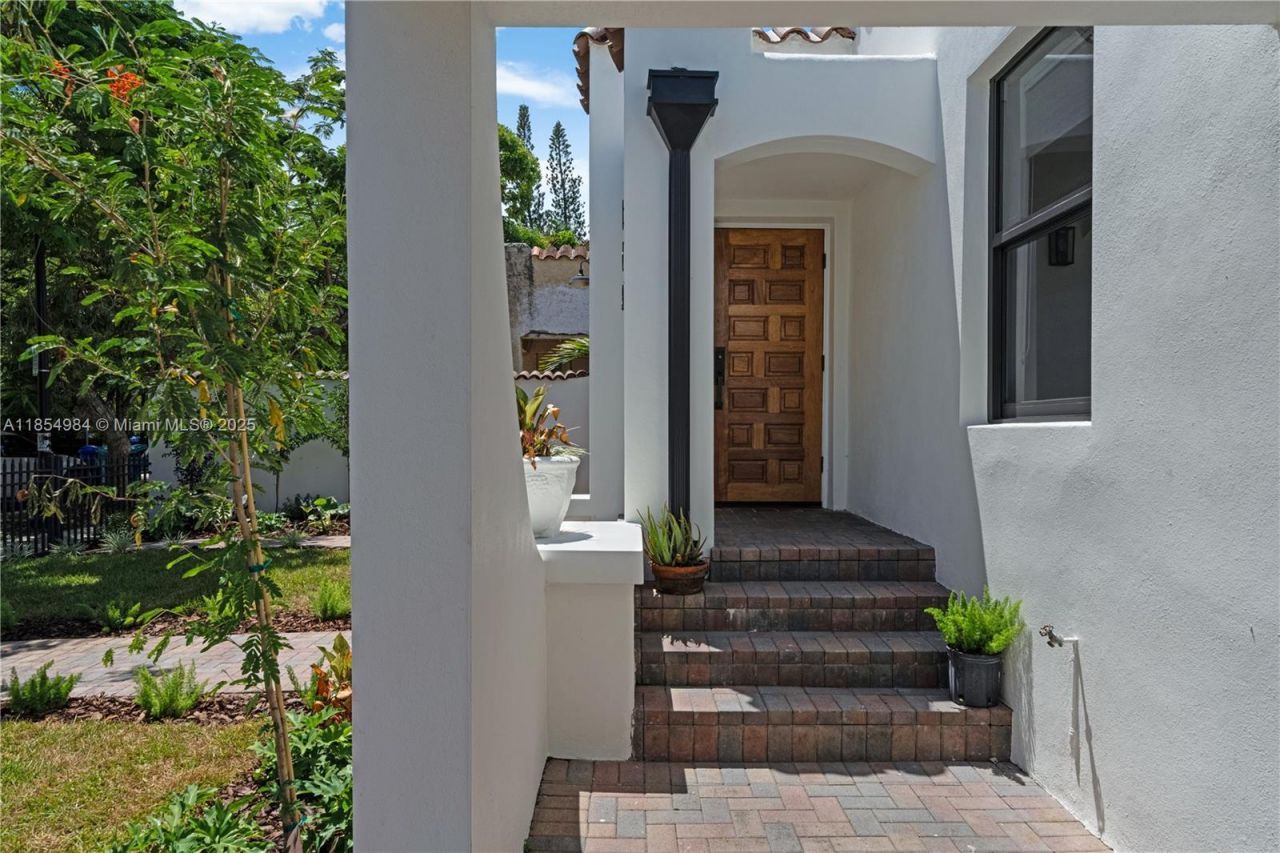 169 NE 48th St, Miami, FL 33137 Photo