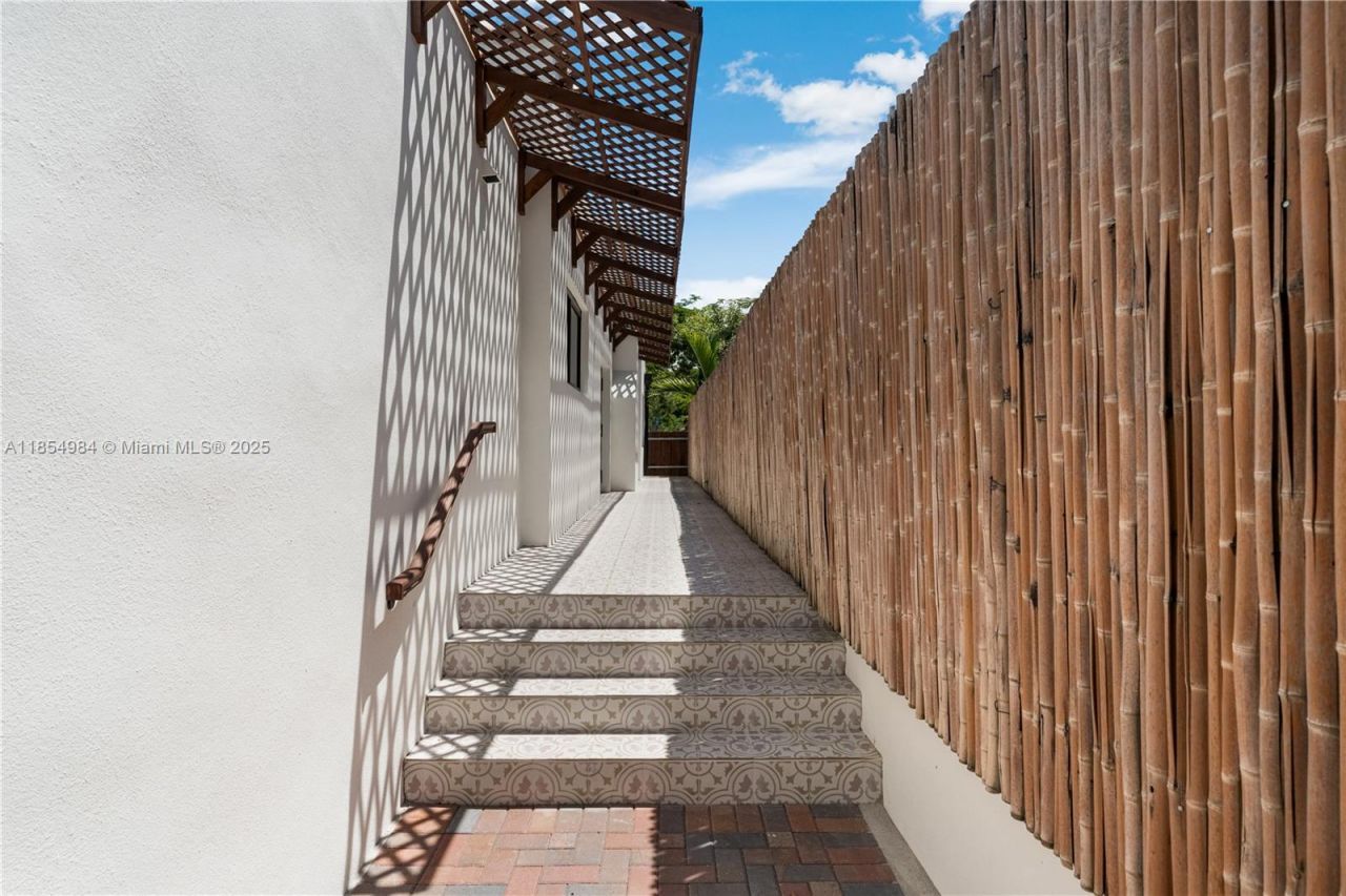 169 NE 48th St, Miami, FL 33137 Photo