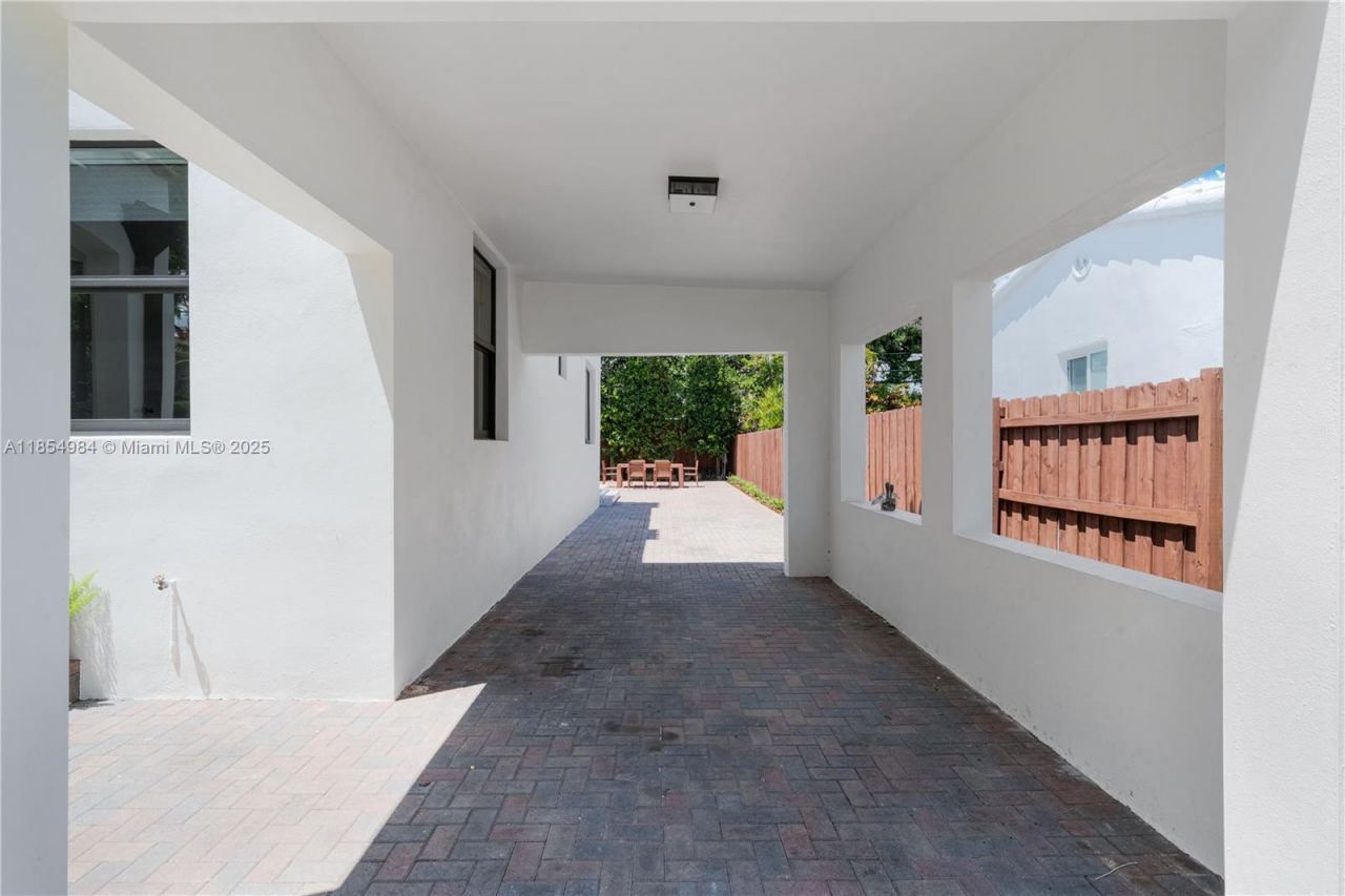 169 NE 48th St, Miami, FL 33137 Photo