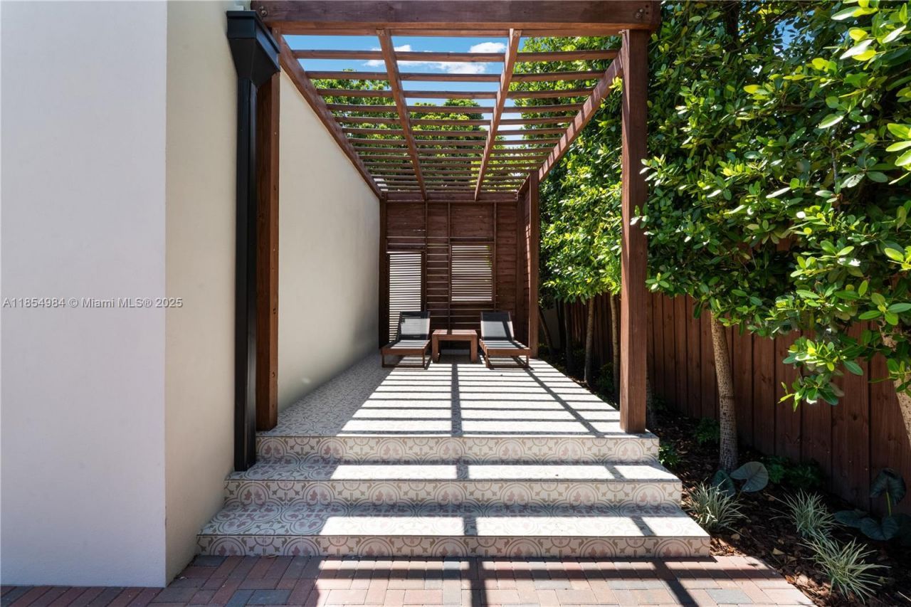 169 NE 48th St, Miami, FL 33137 Photo