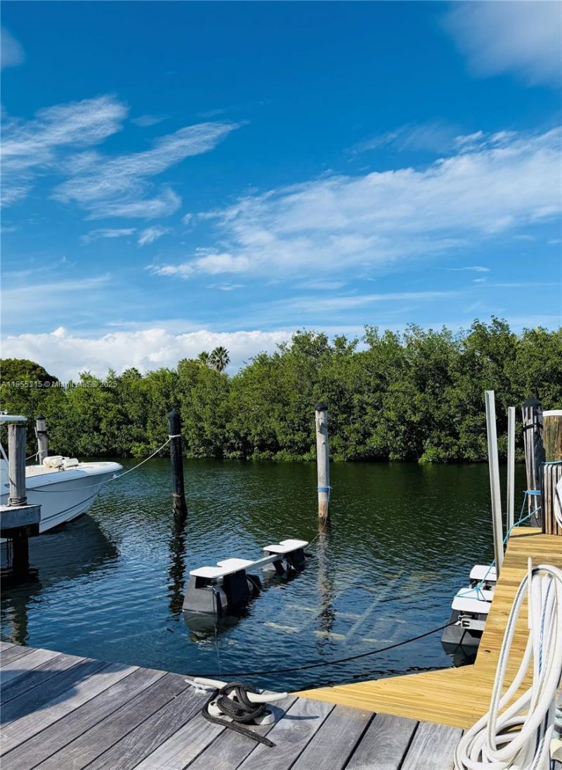 6200 SW 152nd St #5, Palmetto Bay, FL 33157 Photo