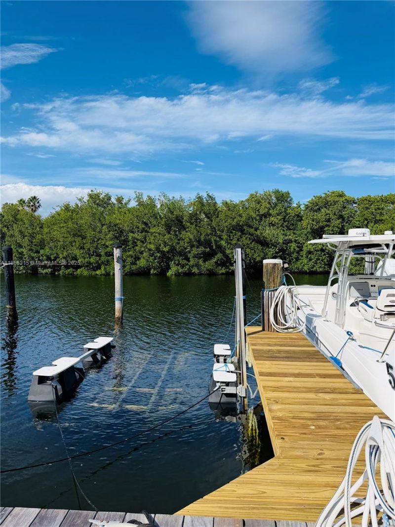 6200 SW 152nd St #5, Palmetto Bay, FL 33157 Photo