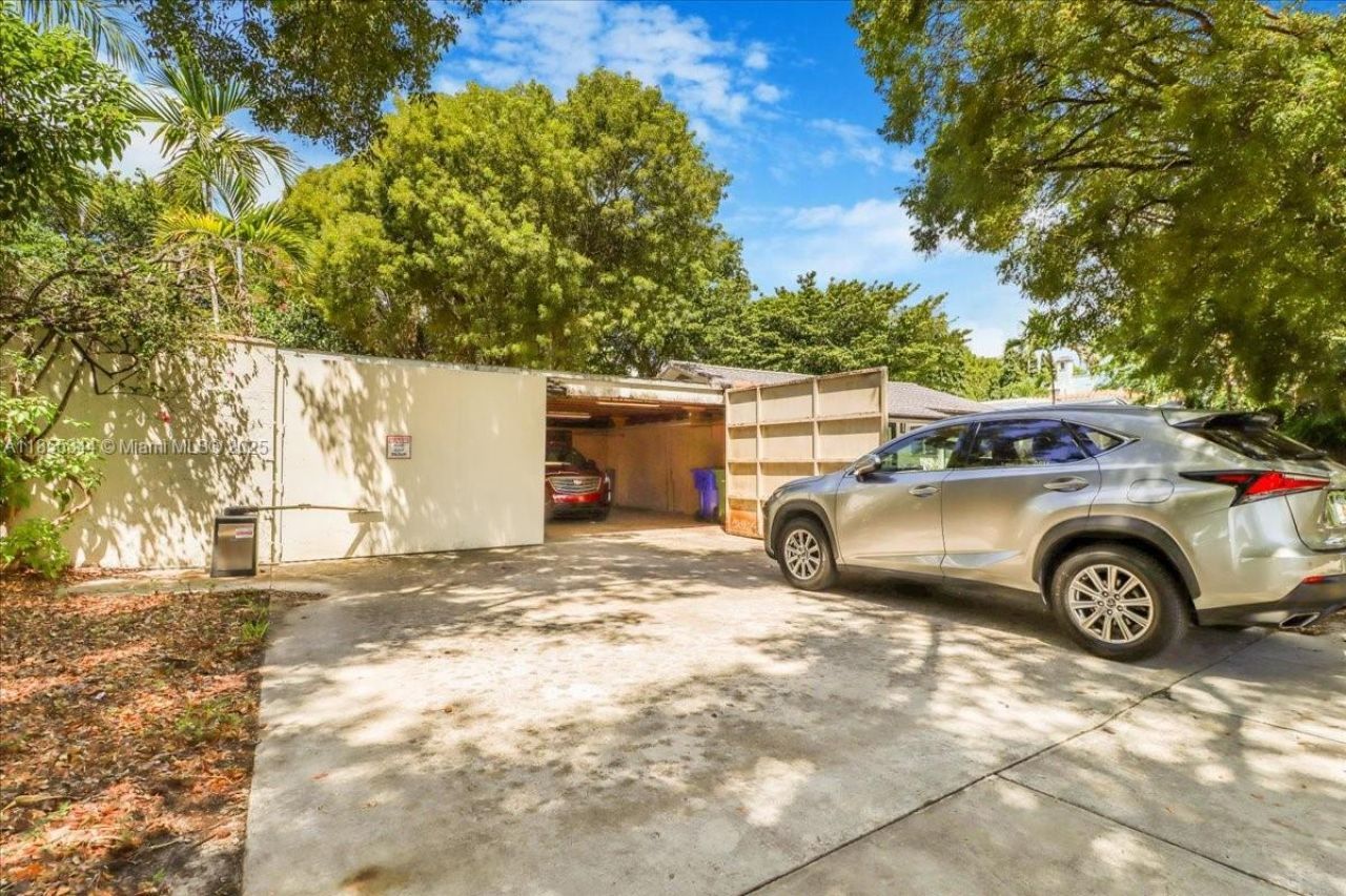 5900 NE 5th Ave, Miami, FL 33137 Photo