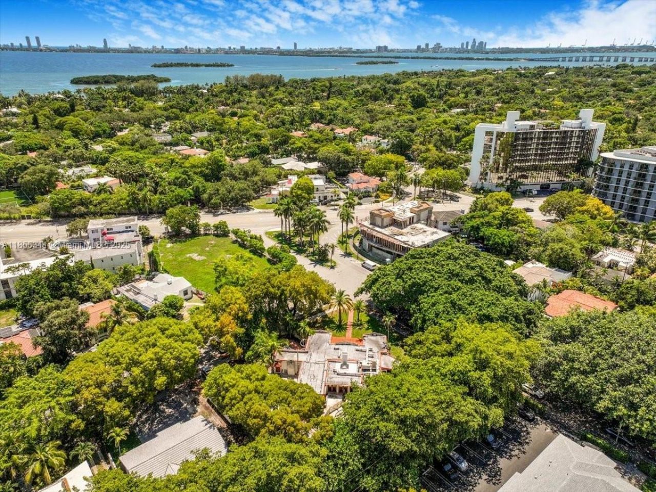 5900 NE 5th Ave, Miami, FL 33137 Photo