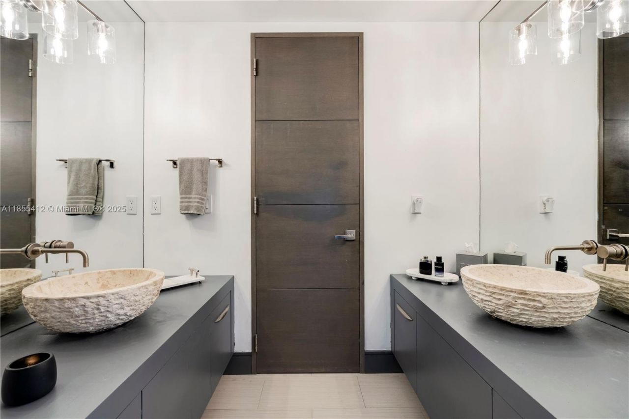 545 Sabal Palm, Key Biscayne, FL 33149 Photo