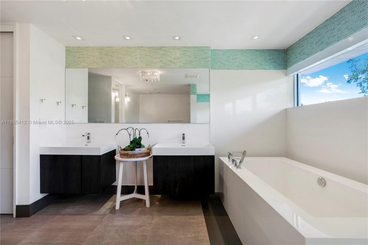 545 Sabal Palm, Key Biscayne, FL 33149 Photo