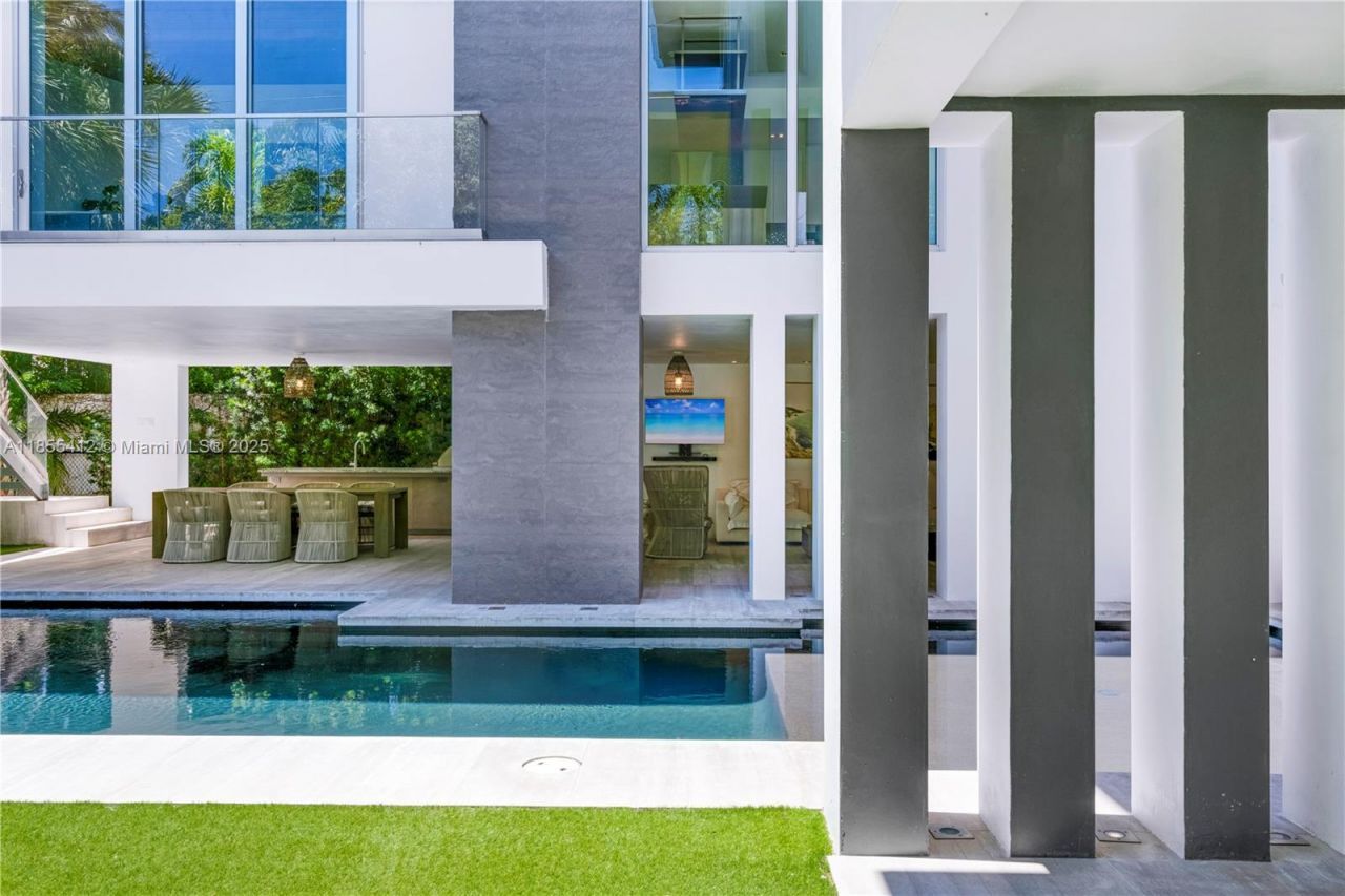 545 Sabal Palm, Key Biscayne, FL 33149 Photo