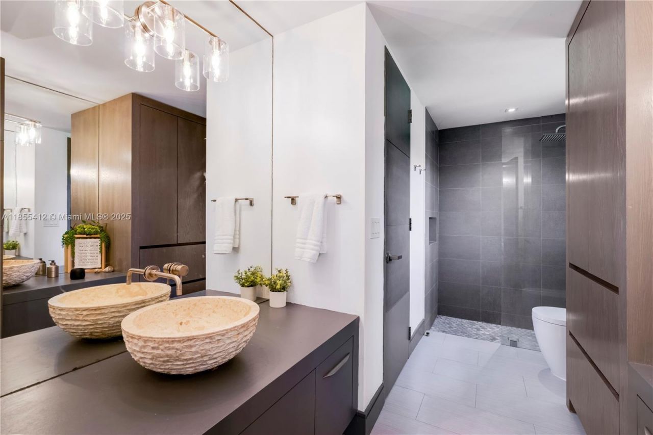 545 Sabal Palm, Key Biscayne, FL 33149 Photo