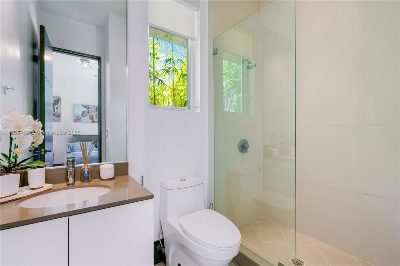 545 Sabal Palm, Key Biscayne, FL 33149 Photo