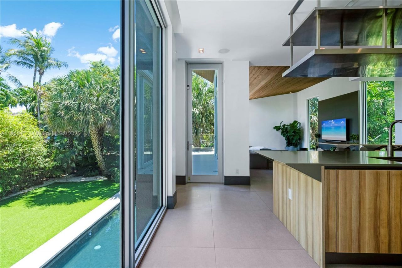 545 Sabal Palm, Key Biscayne, FL 33149 Photo