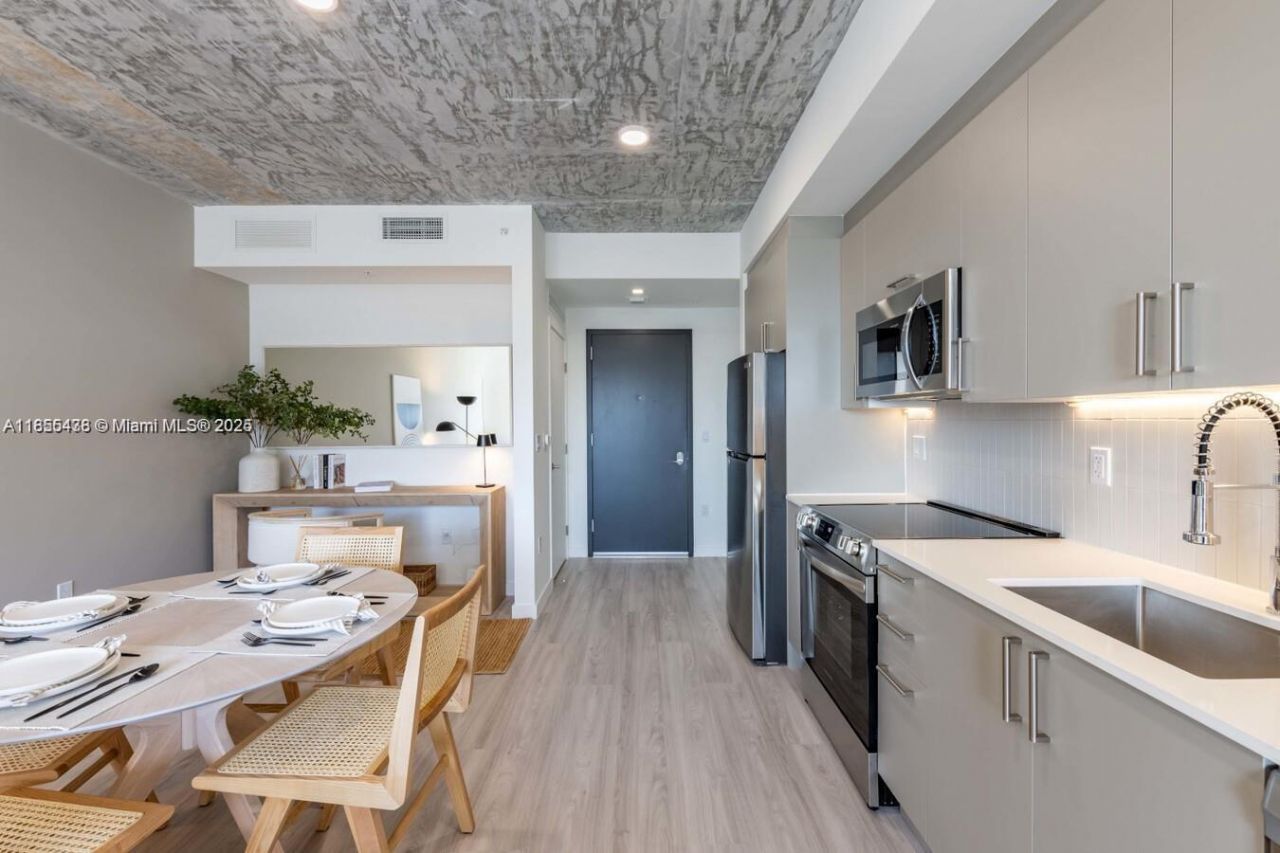 23 NE 17th Ter, Unit B4, Miami, FL 33132 Photo