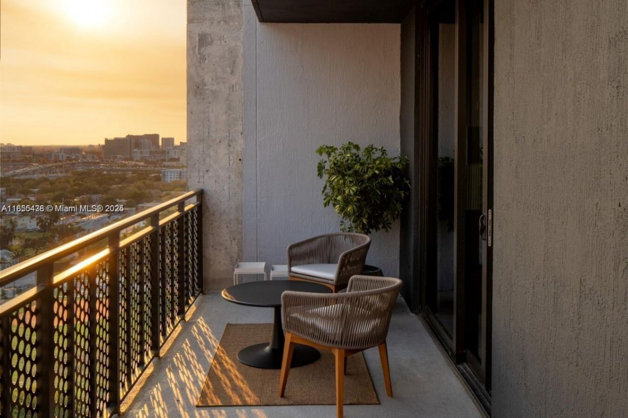 23 NE 17th Ter, Unit B4, Miami, FL 33132 Photo