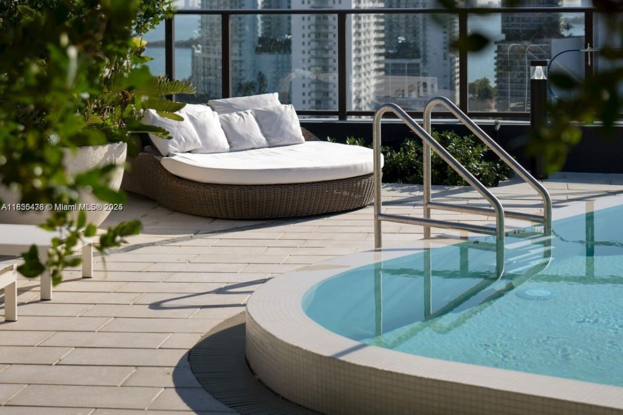 23 NE 17th Ter, Unit B4, Miami, FL 33132 Photo