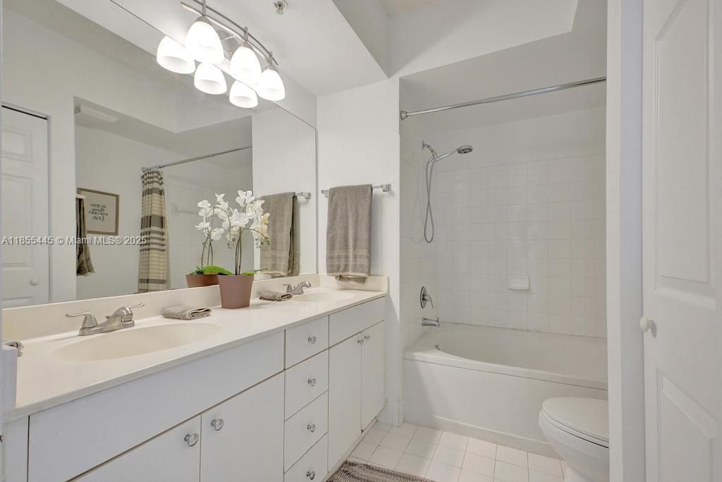 17100 N Bay Rd, Unit 1511, Sunny Isles Beach, FL 33160 Photo