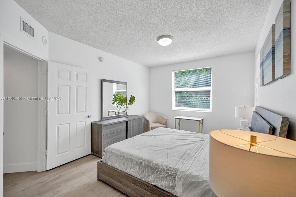 17100 N Bay Rd, Unit 1511, Sunny Isles Beach, FL 33160 Photo