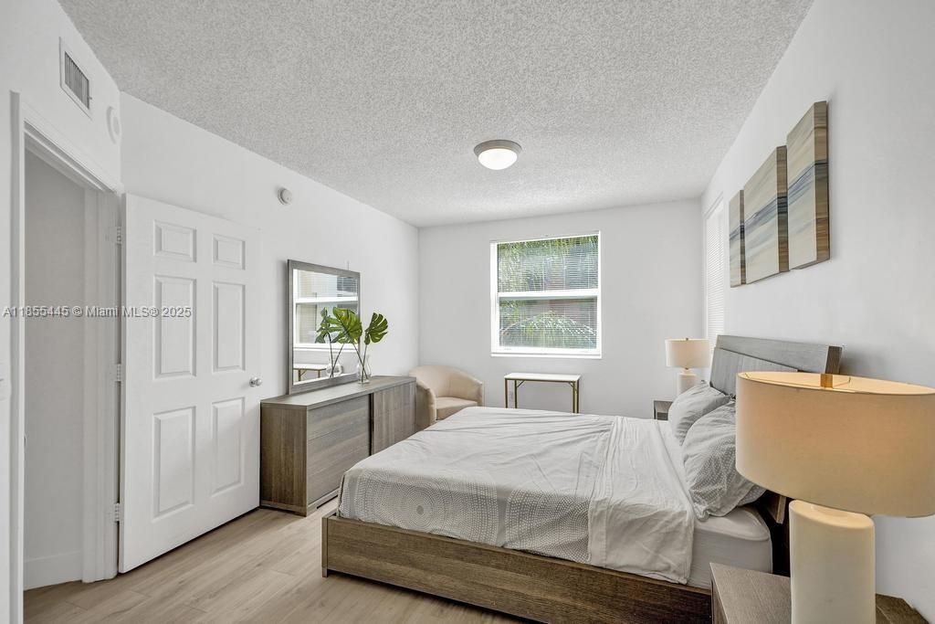 17100 N Bay Rd, Unit 1511, Sunny Isles Beach, FL 33160 Photo