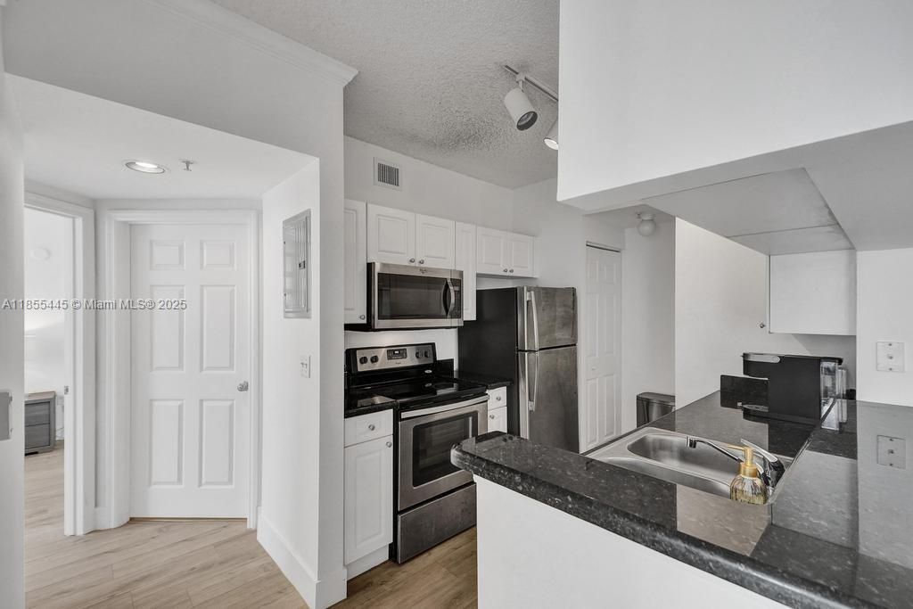 17100 N Bay Rd, Unit 1511, Sunny Isles Beach, FL 33160 Photo