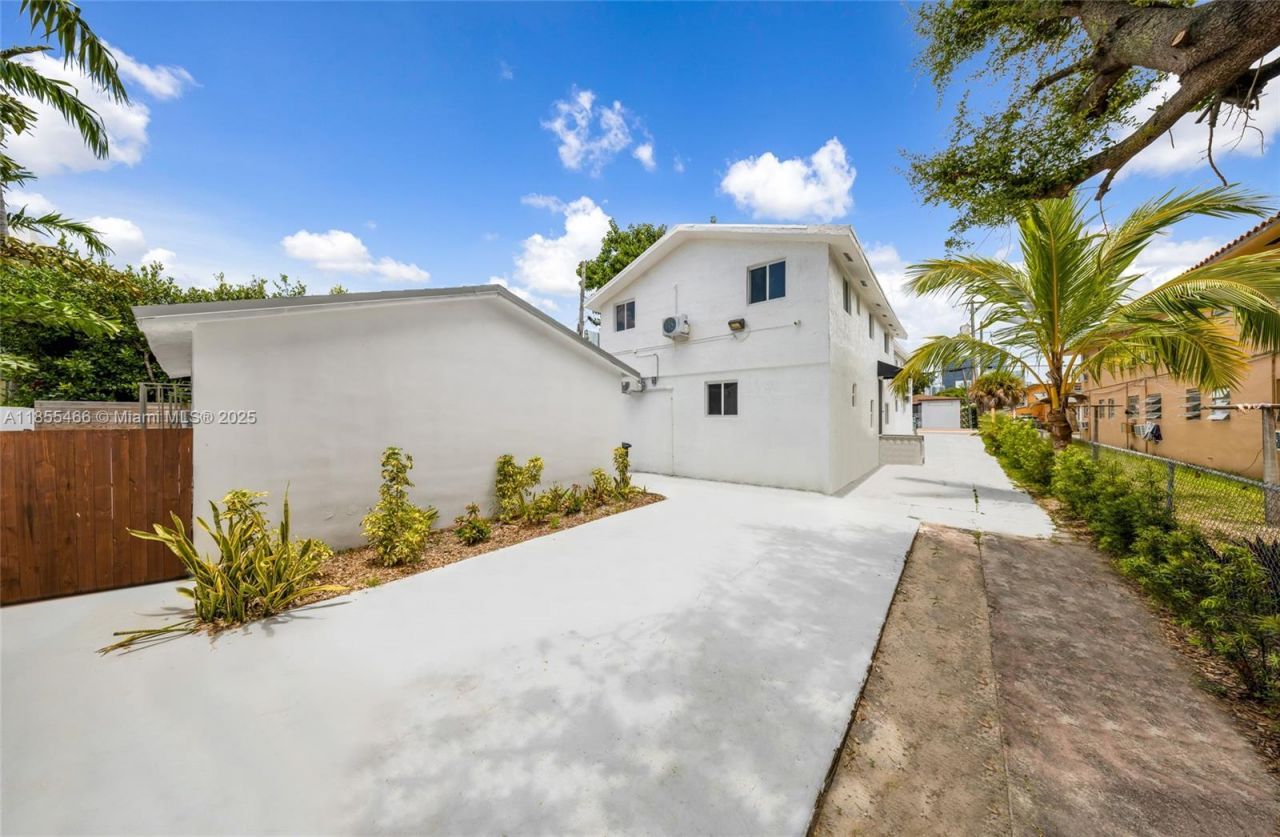 1028 SW 9th Ave, Miami, FL 33130 Photo