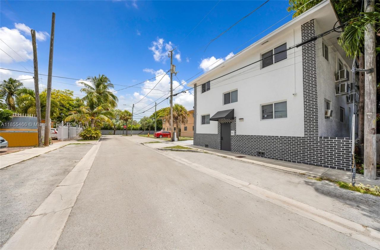 1028 SW 9th Ave, Miami, FL 33130 Photo