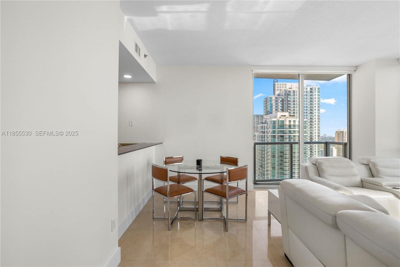 1060 Brickell Ave, Unit 4001, Miami, FL 33131 Photo