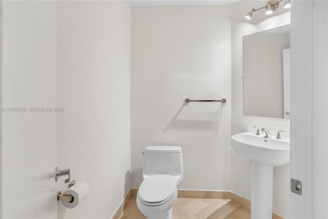 1060 Brickell Ave, Unit 4001, Miami, FL 33131 Photo