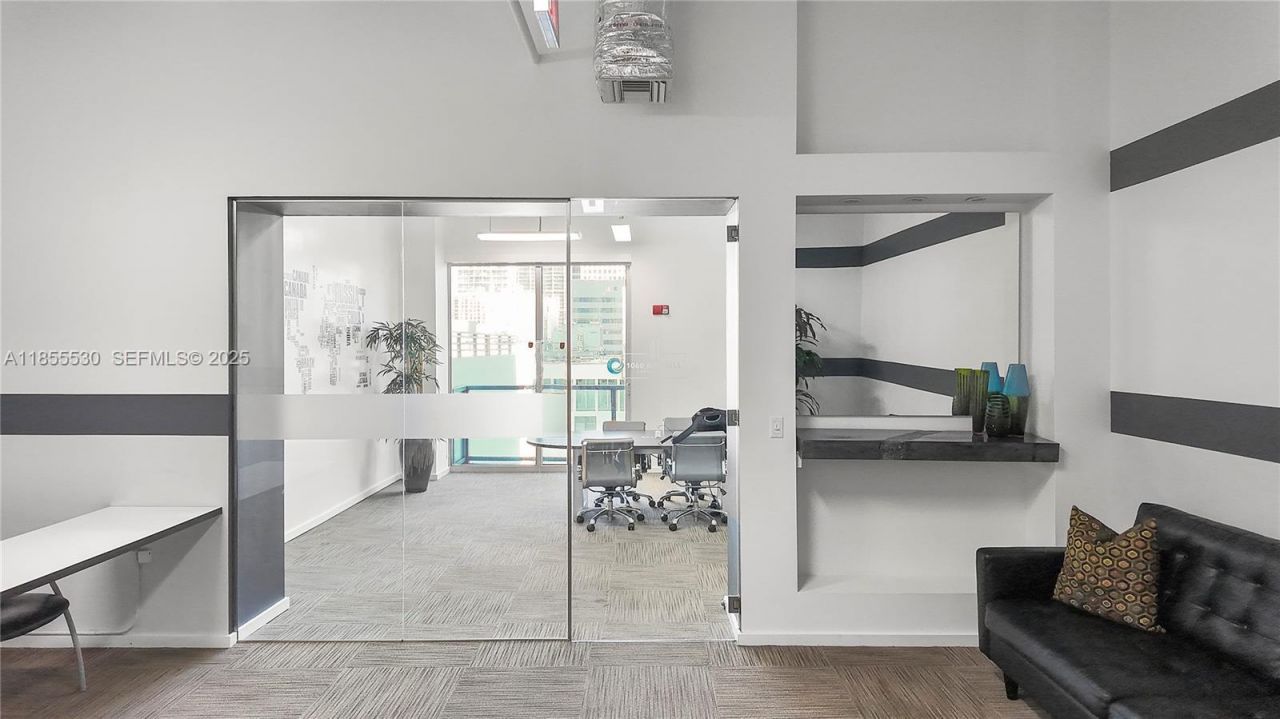 1060 Brickell Ave, Unit 4001, Miami, FL 33131 Photo