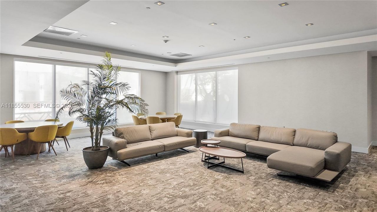 1060 Brickell Ave, Unit 4001, Miami, FL 33131 Photo