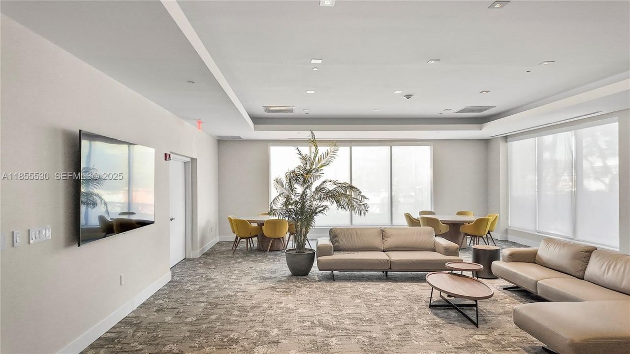 1060 Brickell Ave, Unit 4001, Miami, FL 33131 Photo