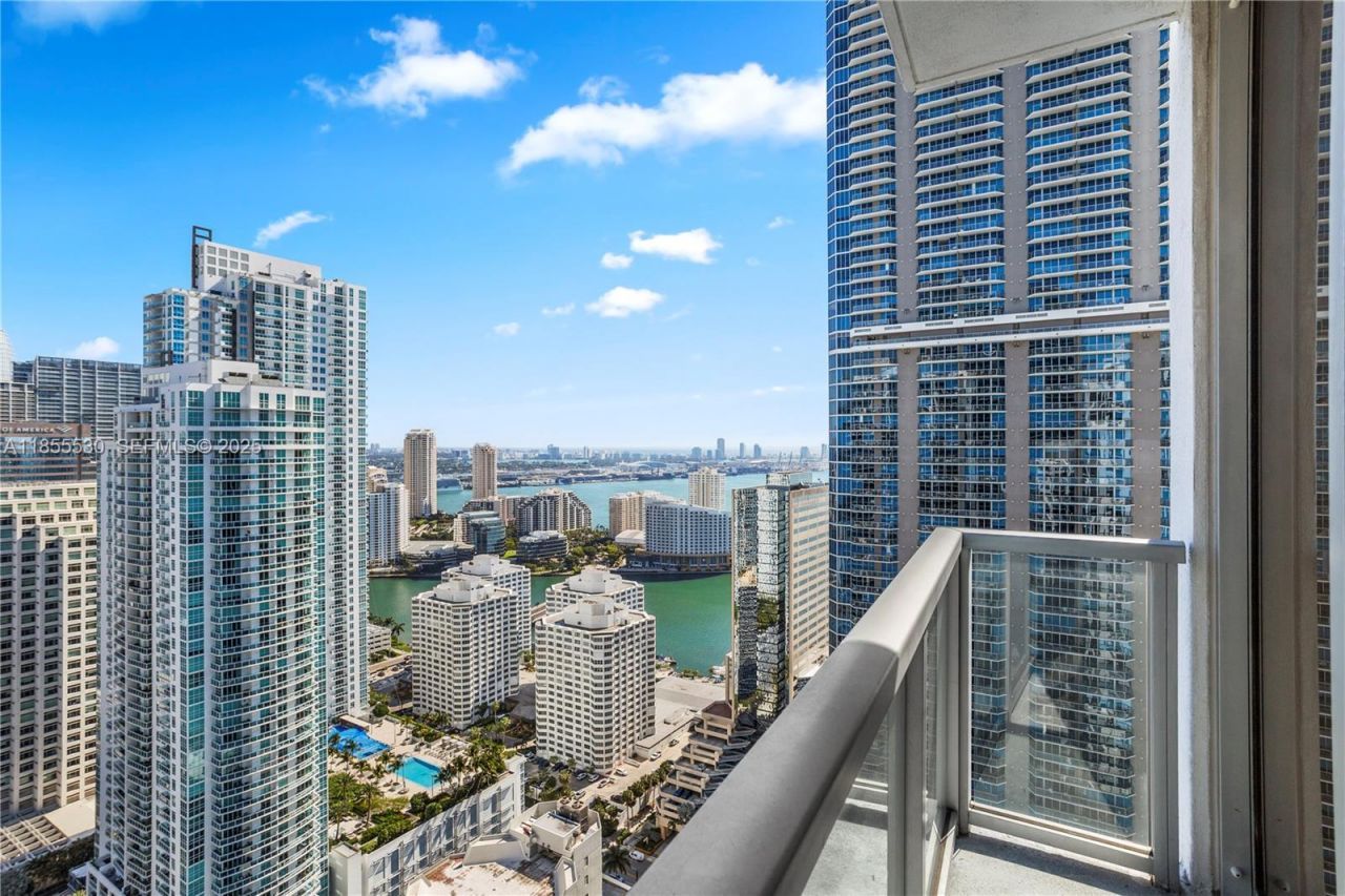 1060 Brickell Ave, Unit 4001, Miami, FL 33131 Photo