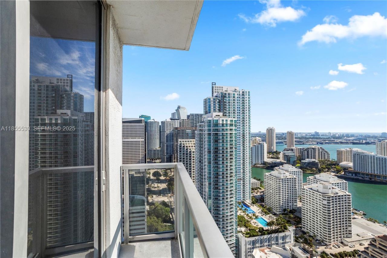 1060 Brickell Ave, Unit 4001, Miami, FL 33131 Photo