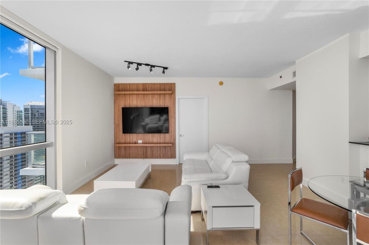 1060 Brickell Ave, Unit 4001, Miami, FL 33131 Photo