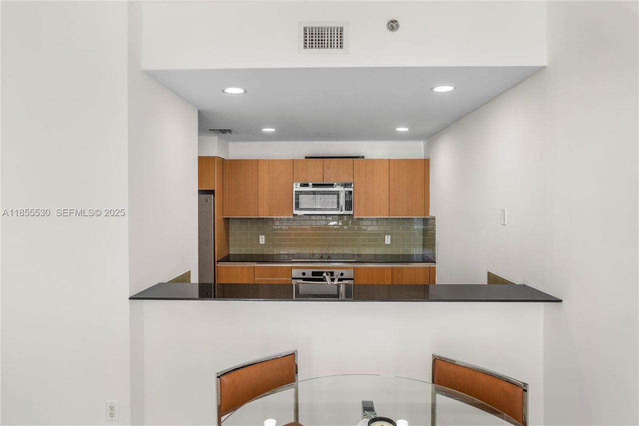 1060 Brickell Ave, Unit 4001, Miami, FL 33131 Photo