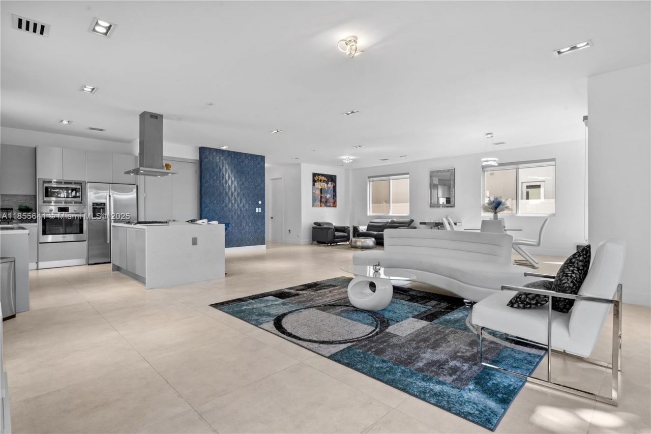 9830 NW 74th Ter, Doral, FL 33178 Photo