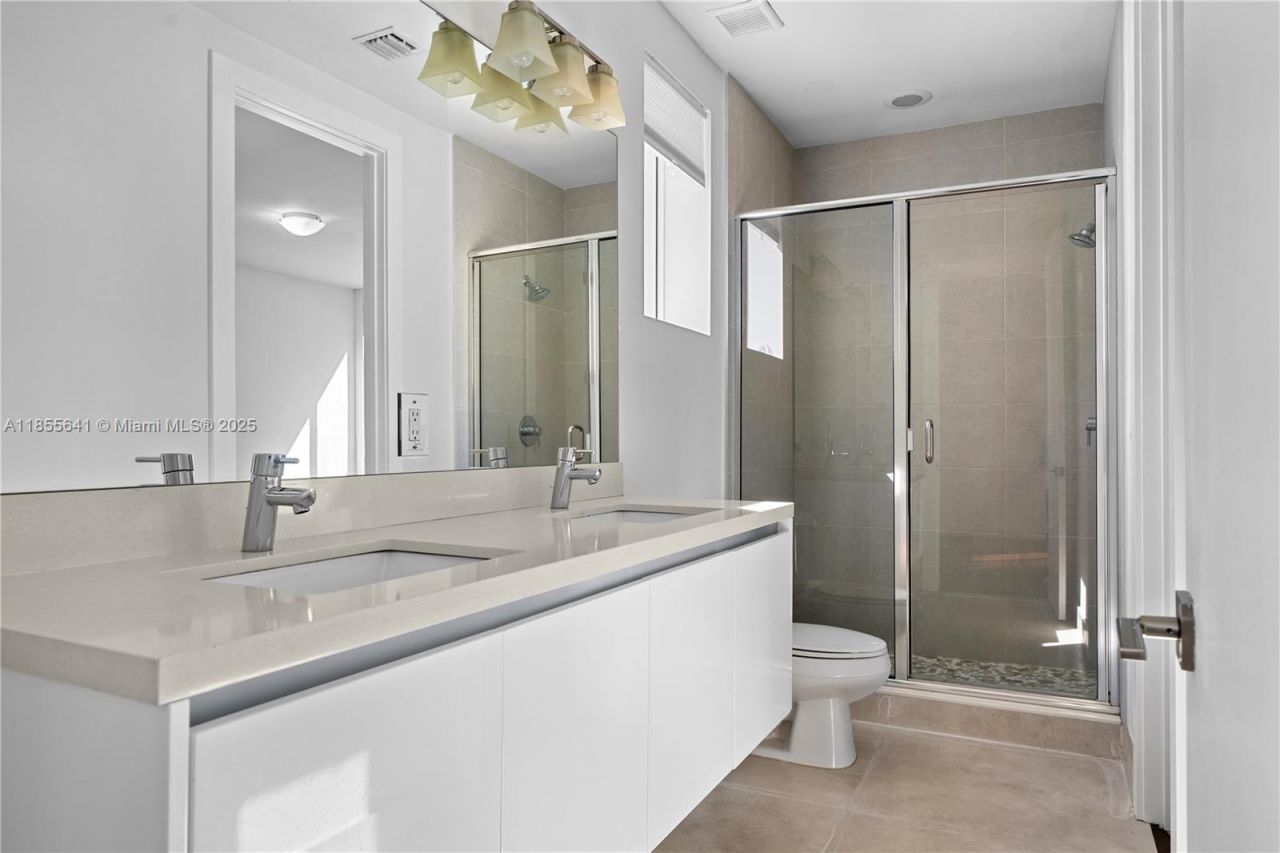 9830 NW 74th Ter, Doral, FL 33178 Photo