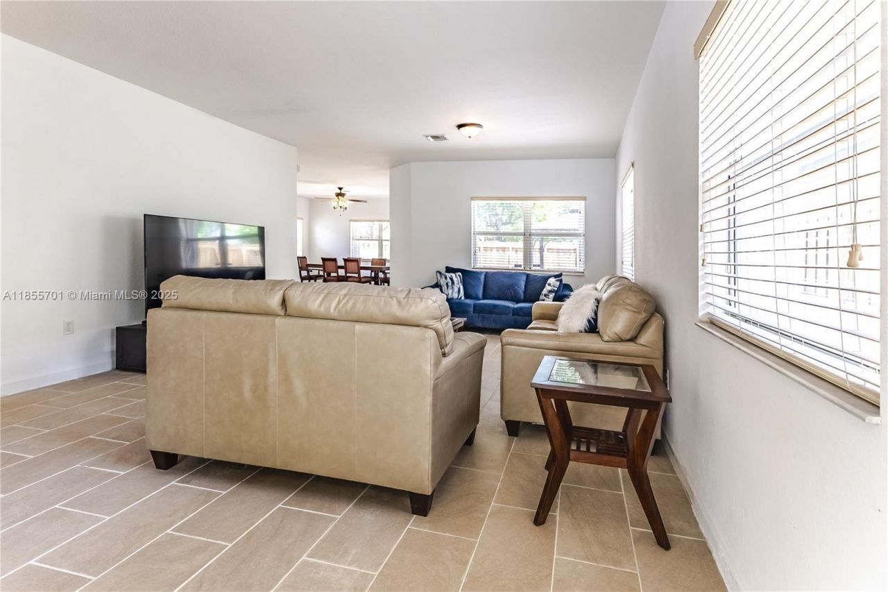 201 NE 36th Ter, Homestead, FL 33033 Photo