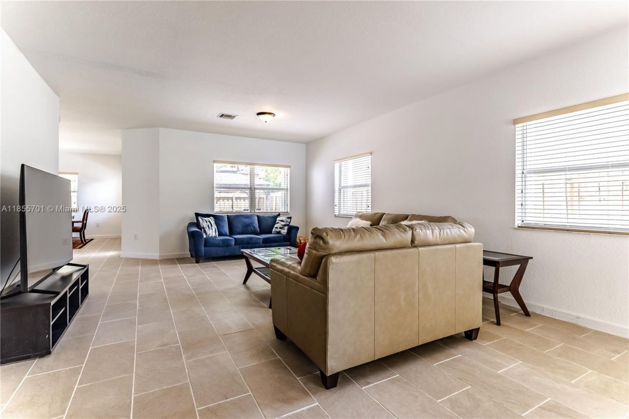 201 NE 36th Ter, Homestead, FL 33033 Photo