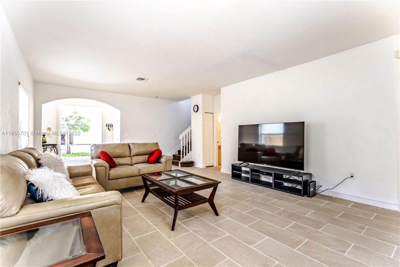 201 NE 36th Ter, Homestead, FL 33033 Photo