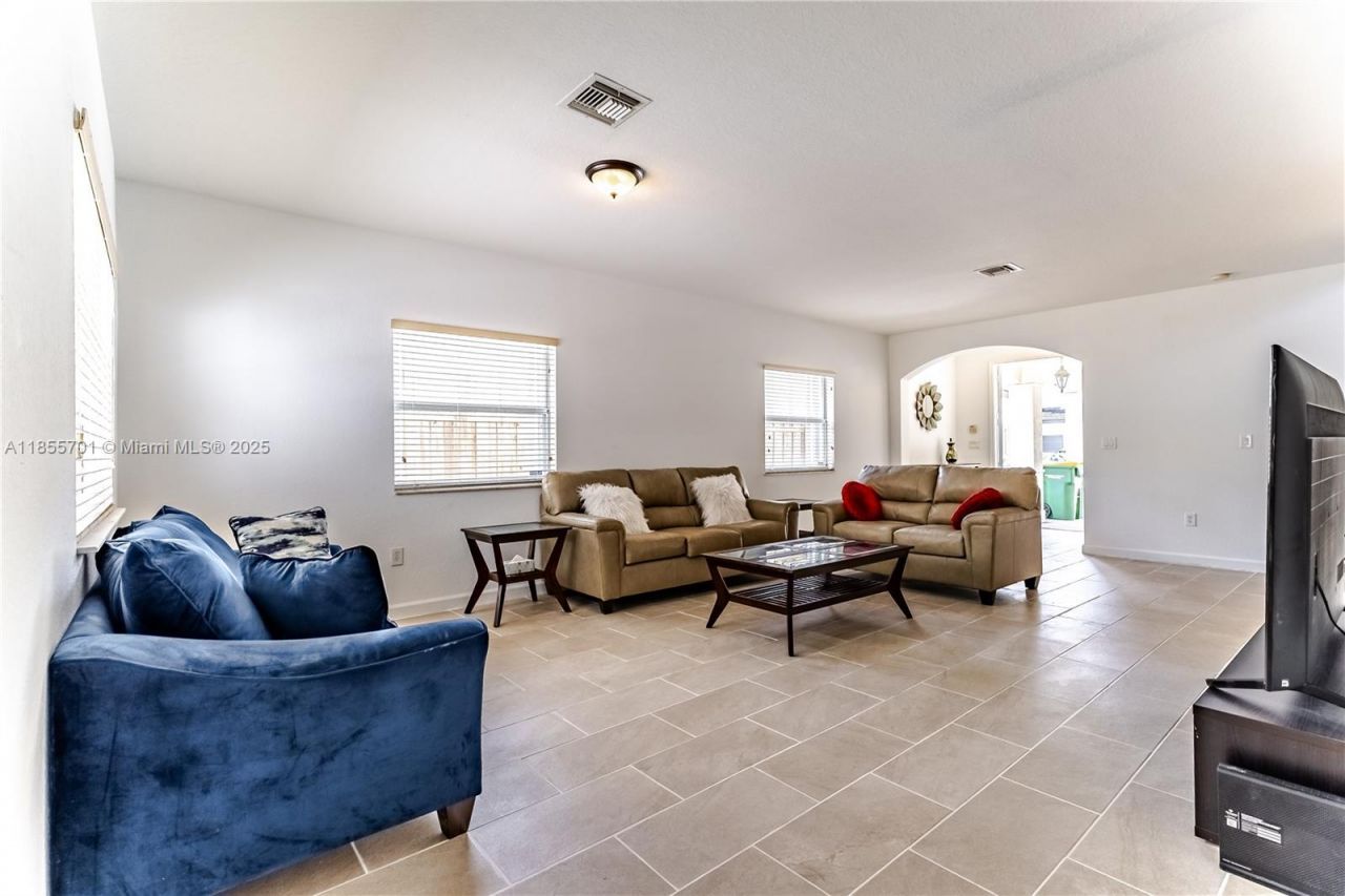 201 NE 36th Ter, Homestead, FL 33033 Photo