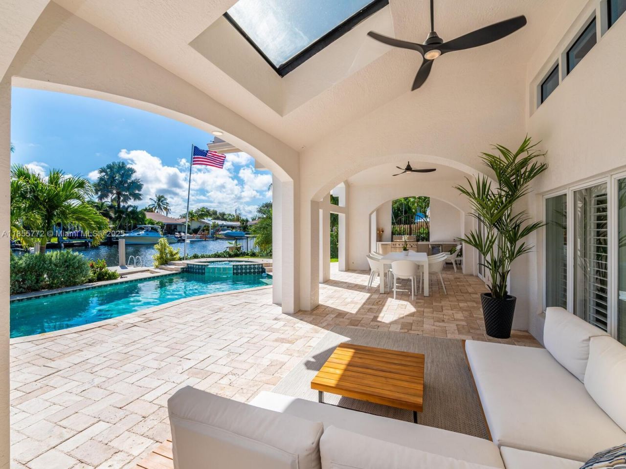 2118 NE 15th St, Fort Lauderdale, FL 33304 Photo