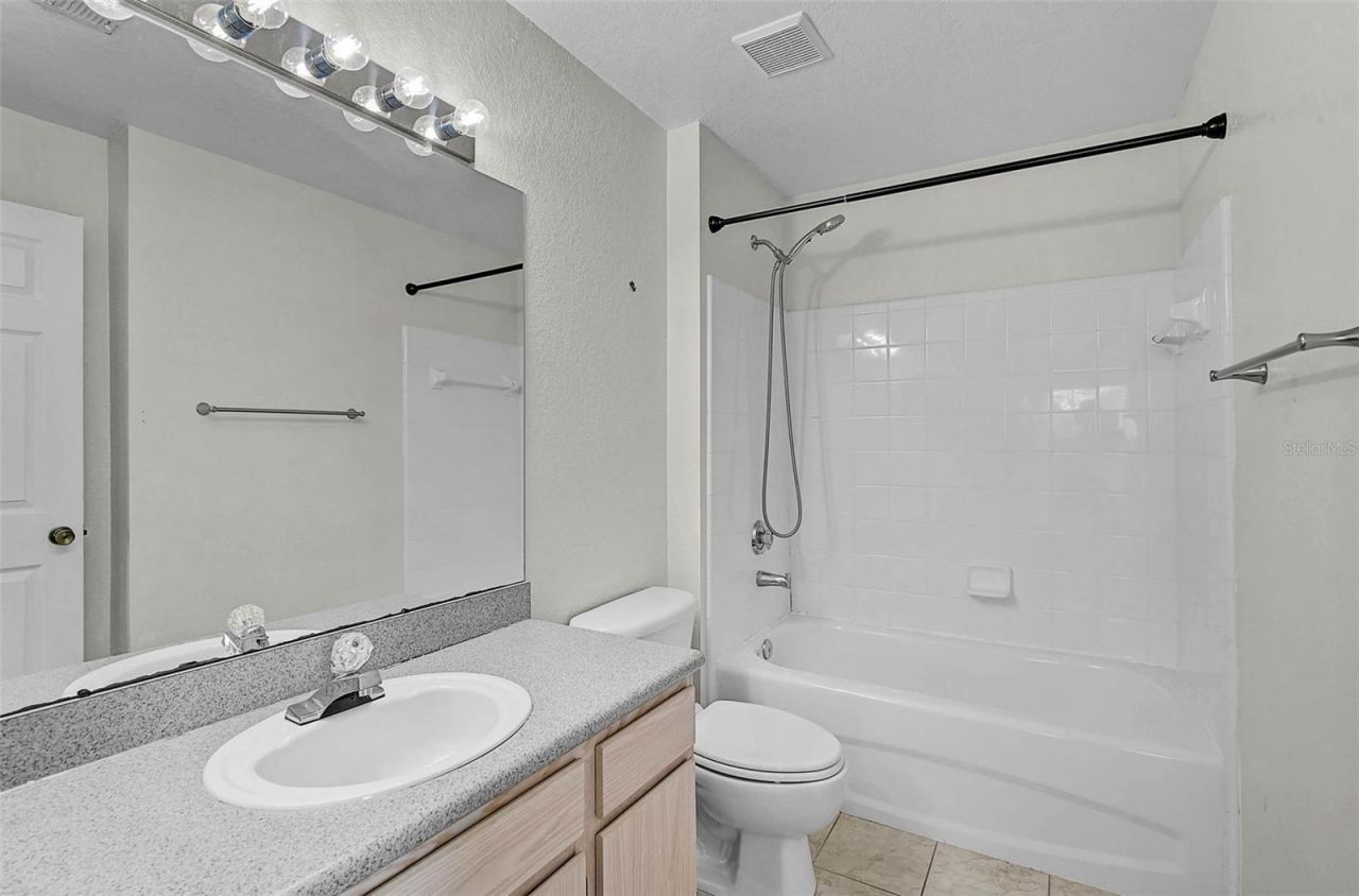 8827 Manor Loop, Unit 204, Lakewood Ranch, FL 34202 Photo