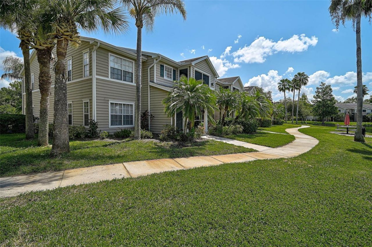 8827 Manor Loop, Unit 204, Lakewood Ranch, FL 34202 Photo