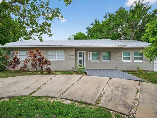 300 DAVISON AVENUE NE, ST PETERSBURG, FL 33703