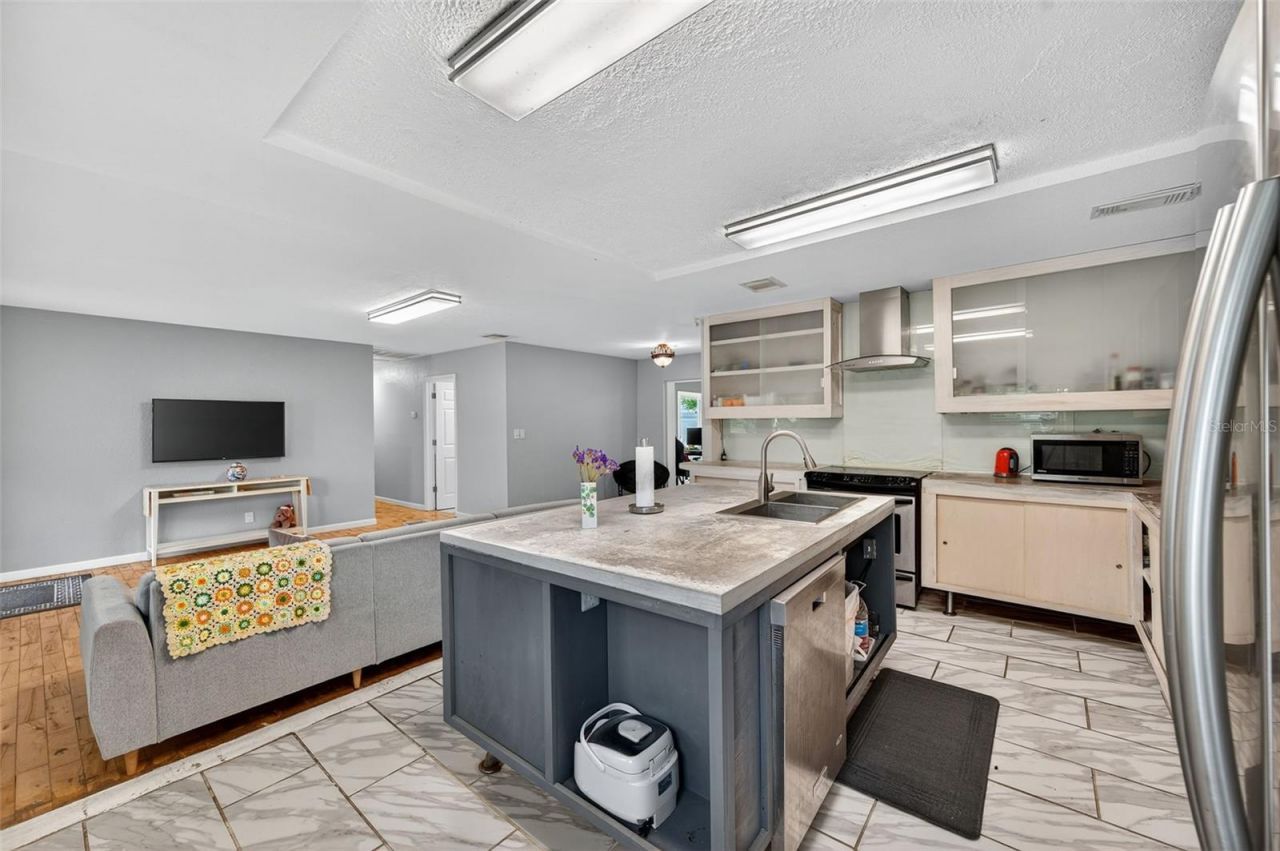 300 Davison Avenue Ne, Saint Petersburg, FL 33703 Photo